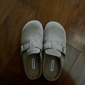 Hotwind Women's Tan Suede Clogs